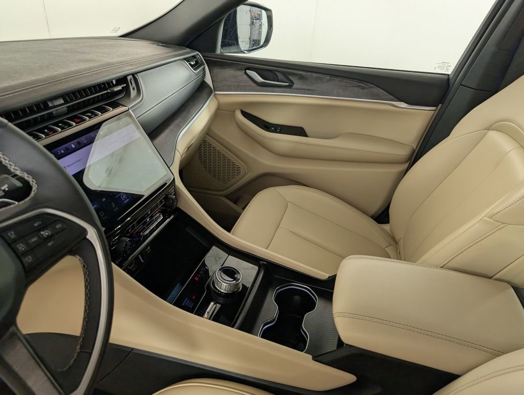 Certified 2024 Jeep Grand Cherokee Limited image 27