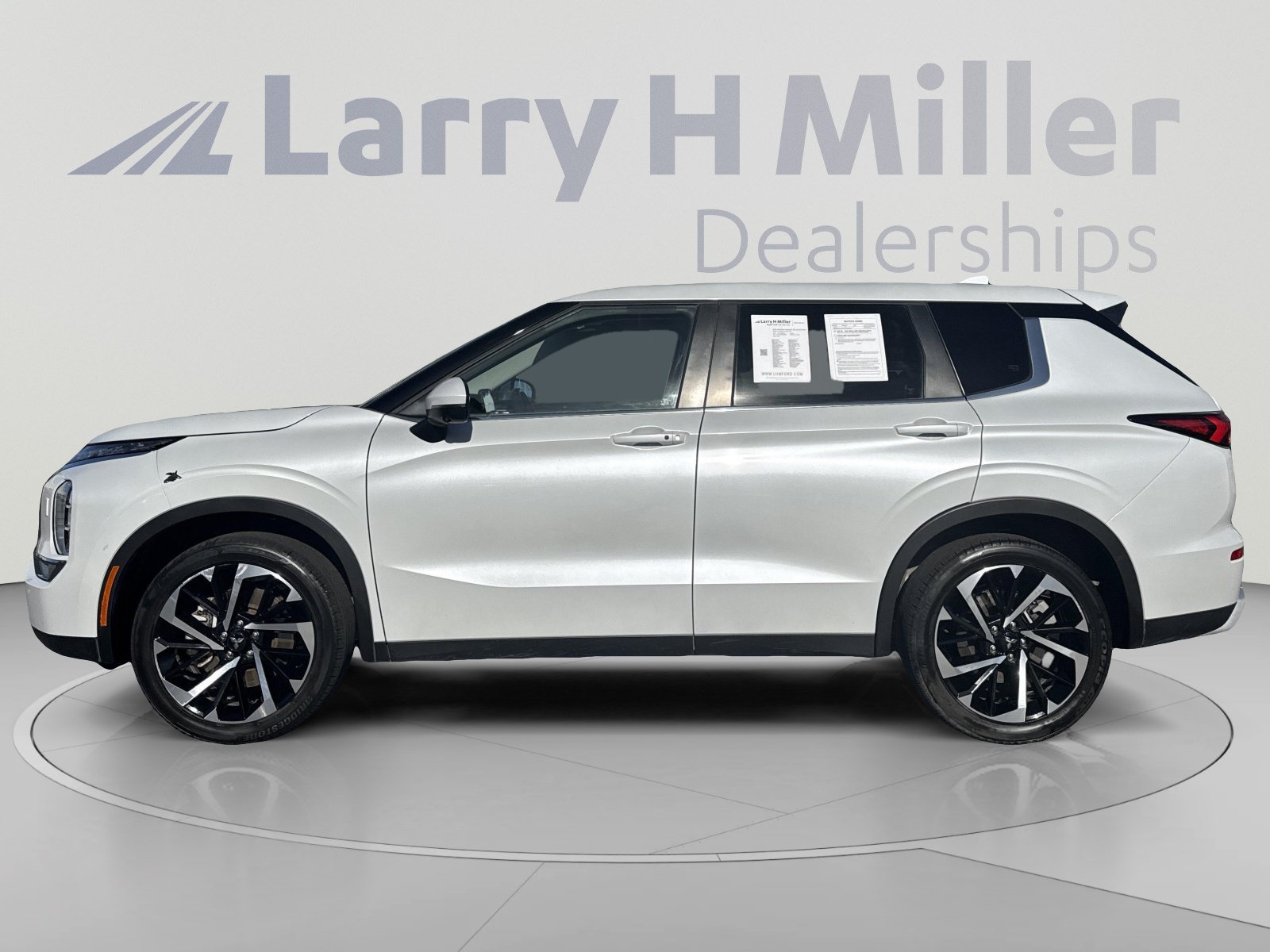 Used 2022 Mitsubishi Outlander SE AWD/4WD image 2