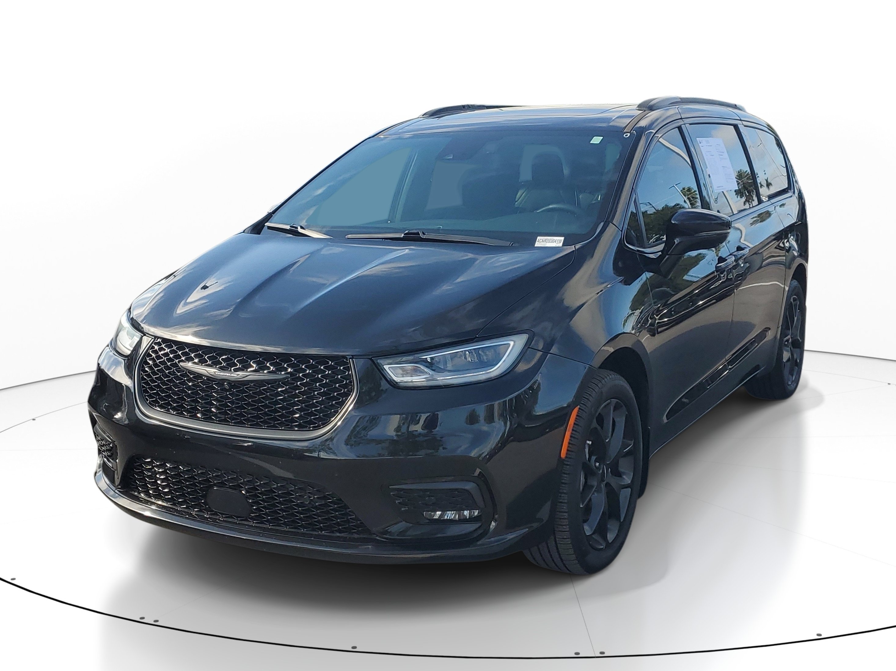 Used 2022 Chrysler Pacifica Limited w/ Uconnect Theater Family Group AWD/4WD image 4