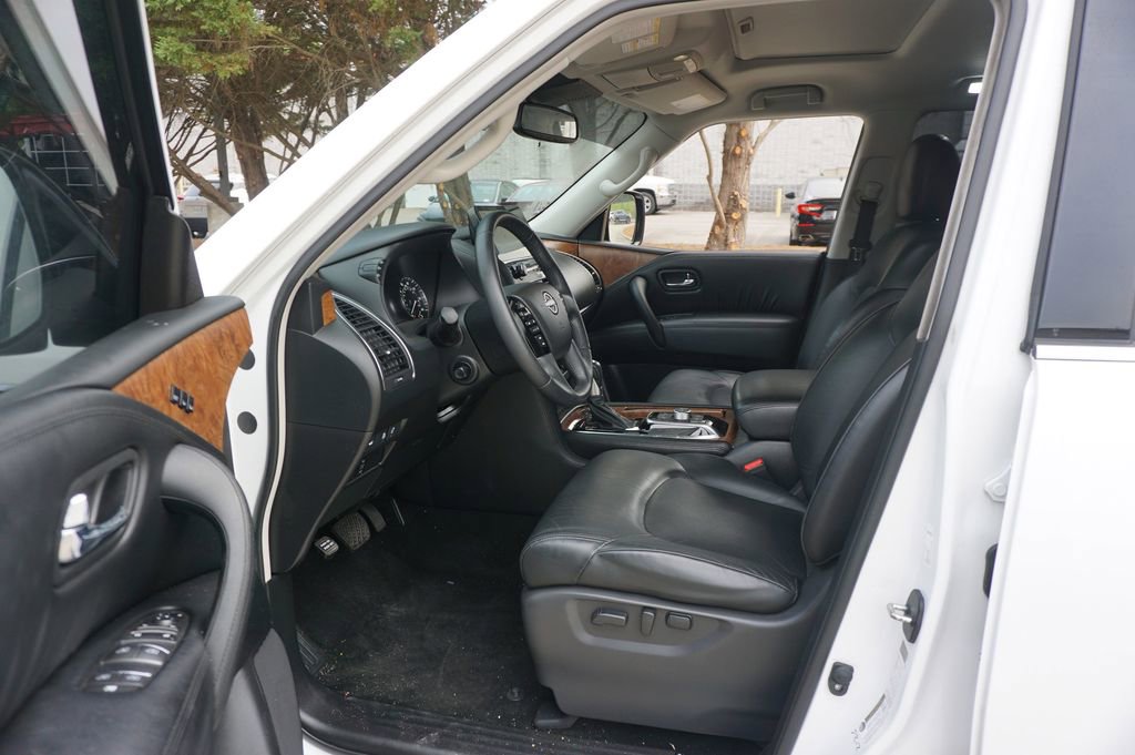 Used 2023 Nissan Armada SL w/ Captain's Chairs Package image 2