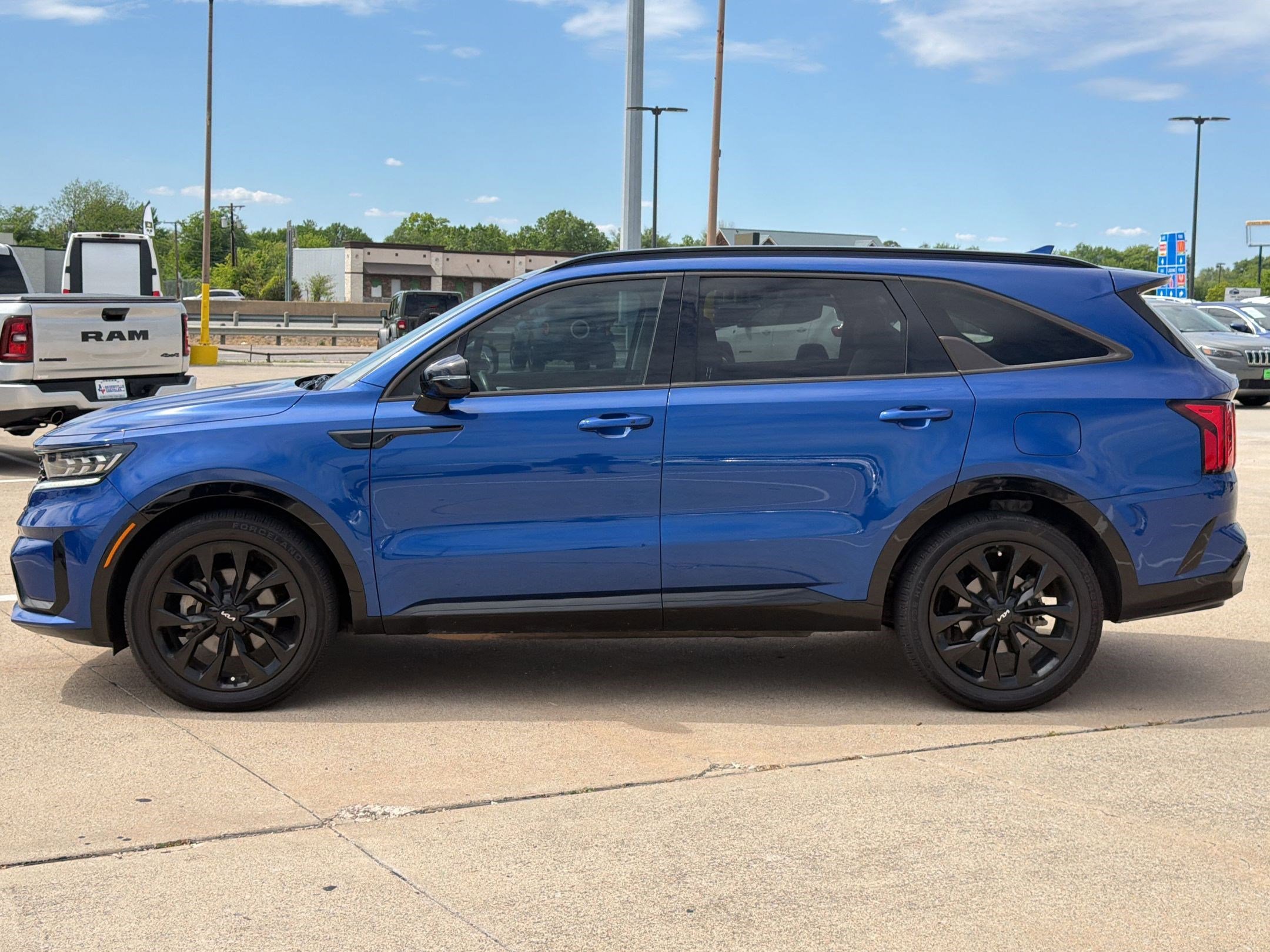 Used 2023 Kia Sorento SX image 2