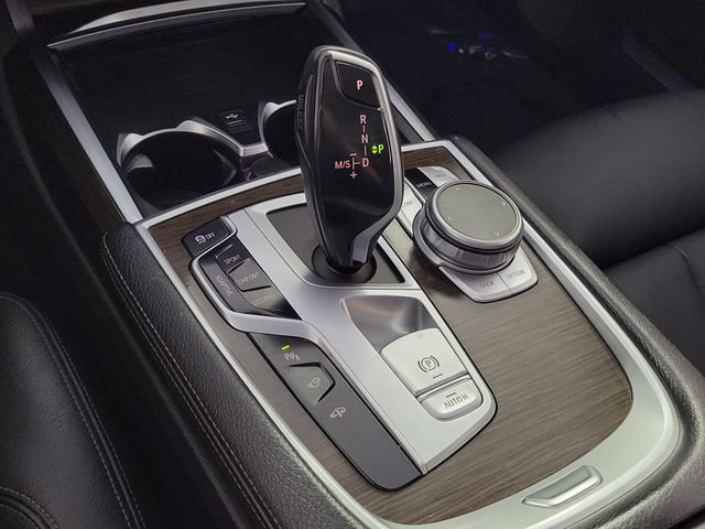 Used 2021 BMW 740i RWD image 32