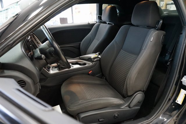 Used 2019 Dodge Challenger SXT image 2