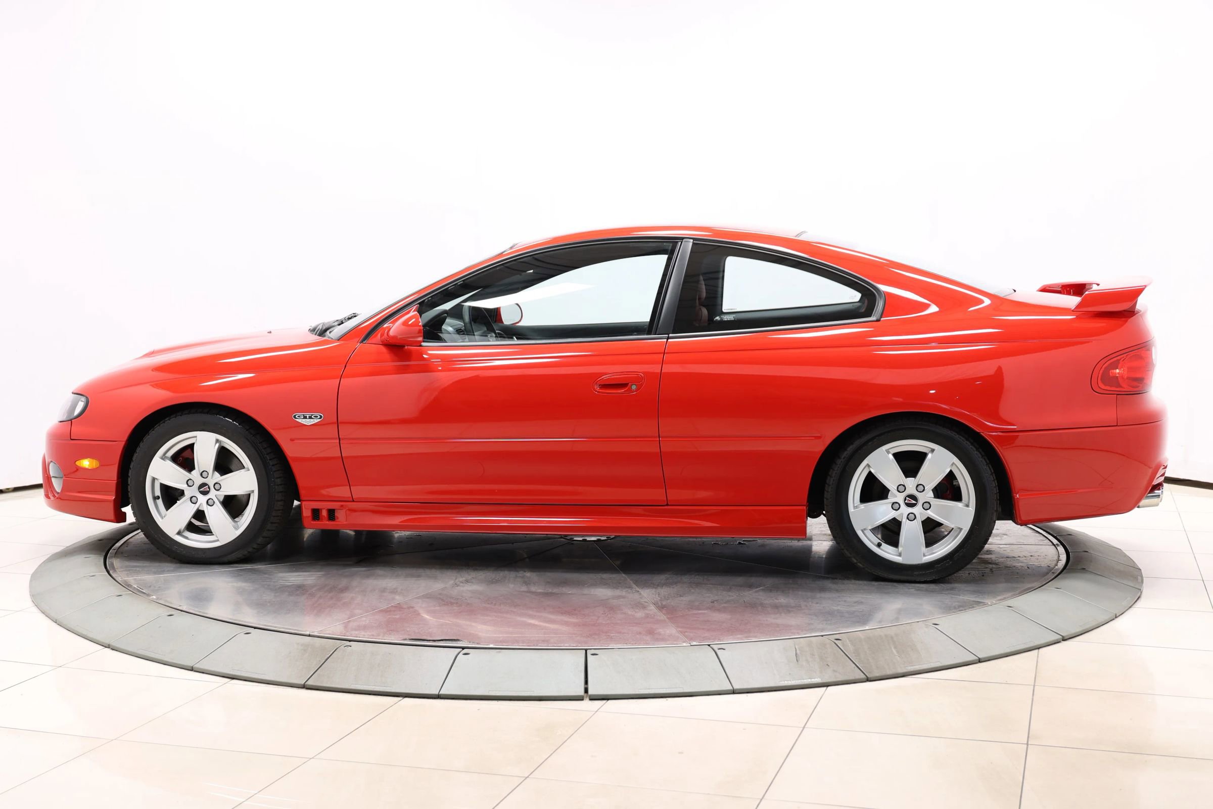 Used 2005 Pontiac GTO RWD image 8