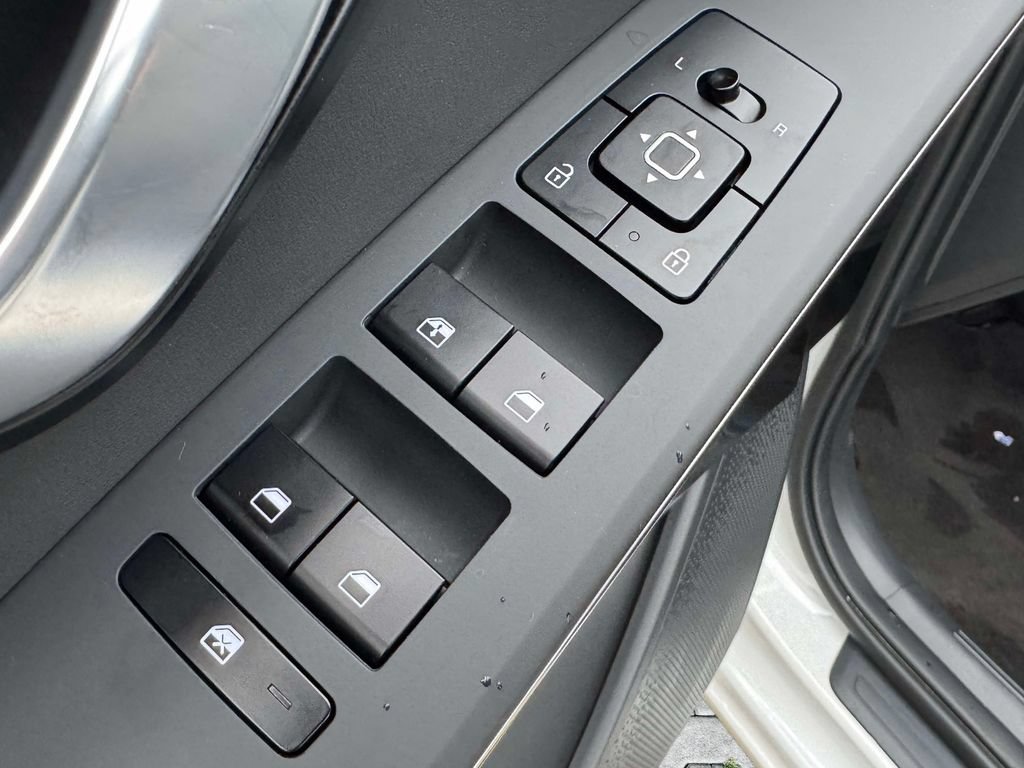 Certified 2024 Kia Niro EX w/ EX Cold Weather Package FWD image 18