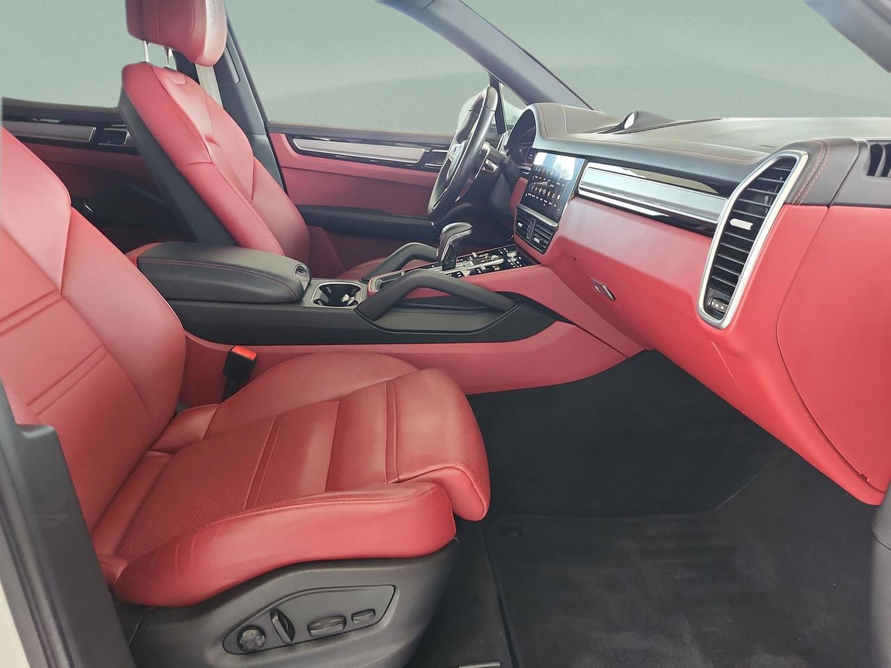 Used 2023 Porsche Cayenne Platinum Edition AWD/4WD image 18