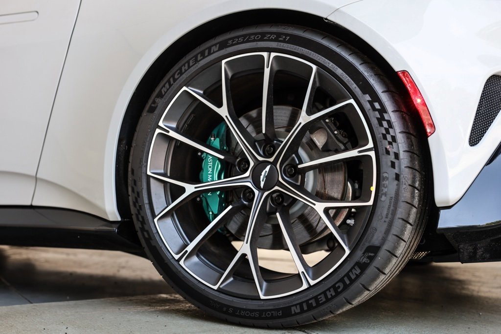 New 2025 Aston Martin V8 Vantage Coupe image 13