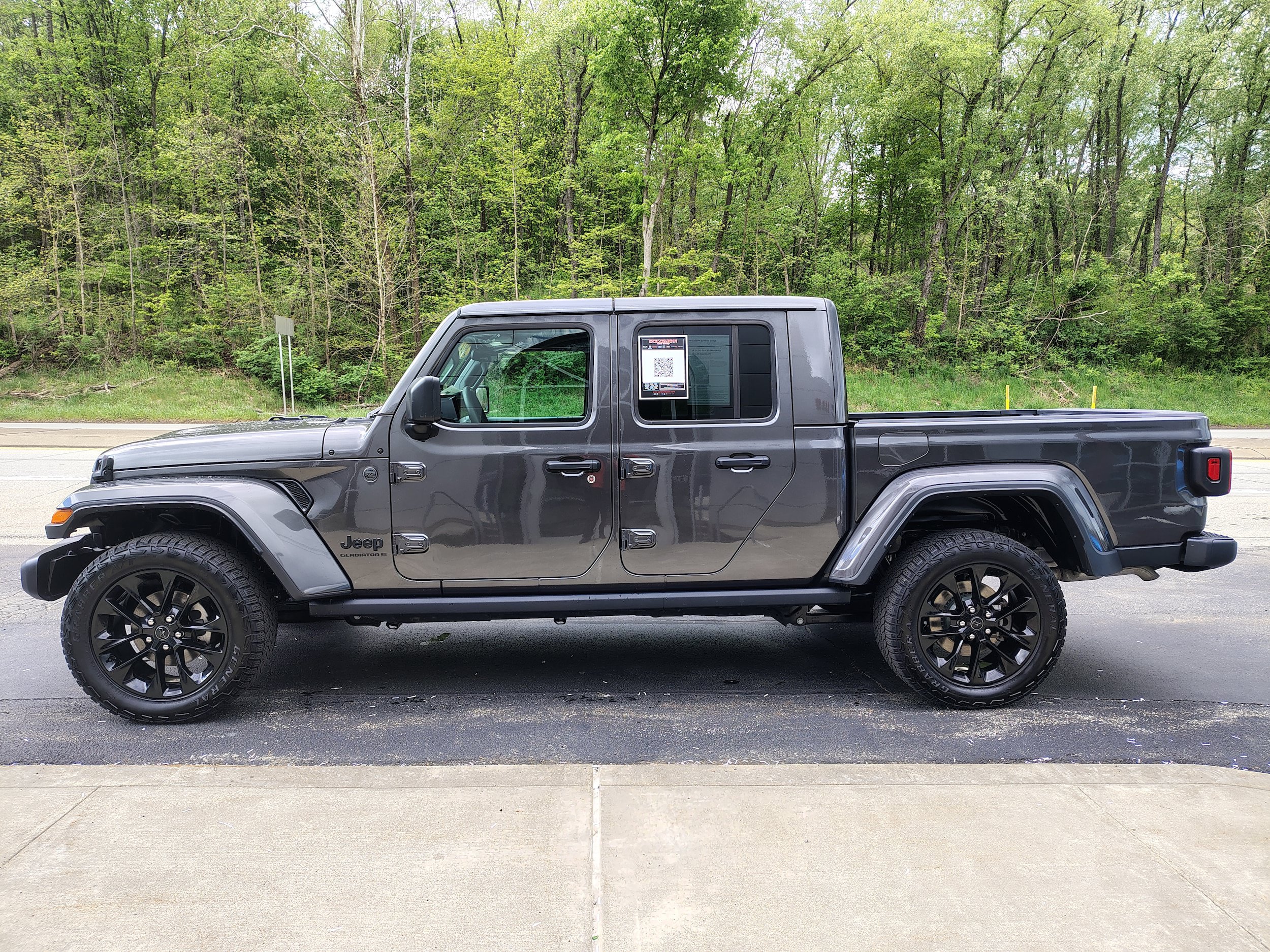 Used 2024 Jeep Gladiator Sport AWD/4WD image 5
