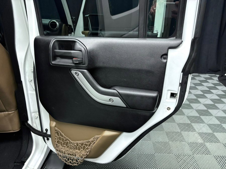 Used 2015 Jeep Wrangler Unlimited Sahara w/ Dual Top Group image 30