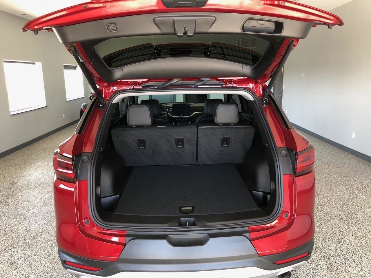 Used 2023 Chevrolet Blazer LT w/ LPO, Black Grille Bar Package image 9