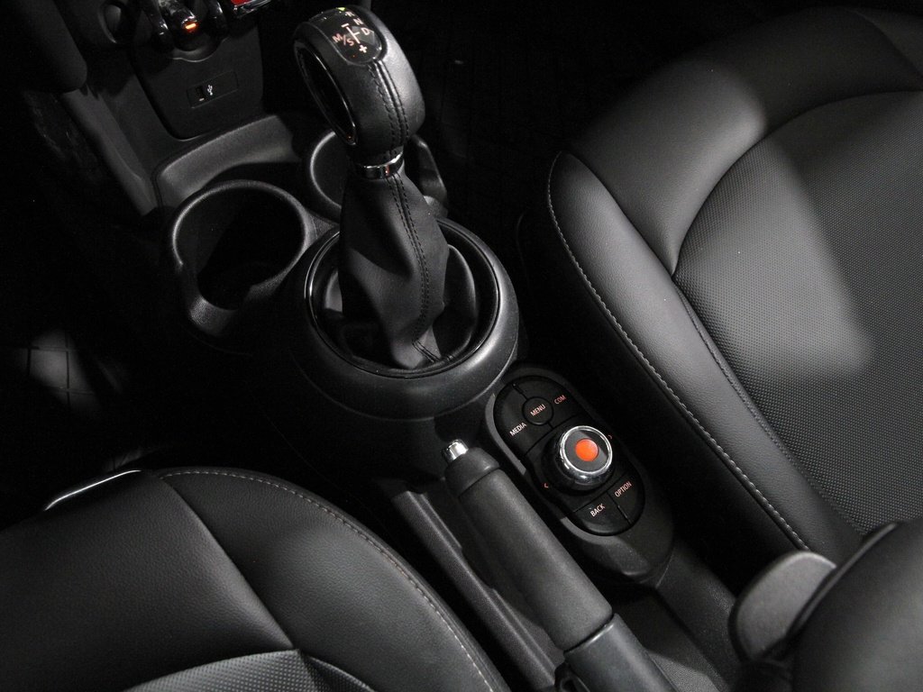 Used 2019 MINI Cooper 2-Door Hardtop image 14