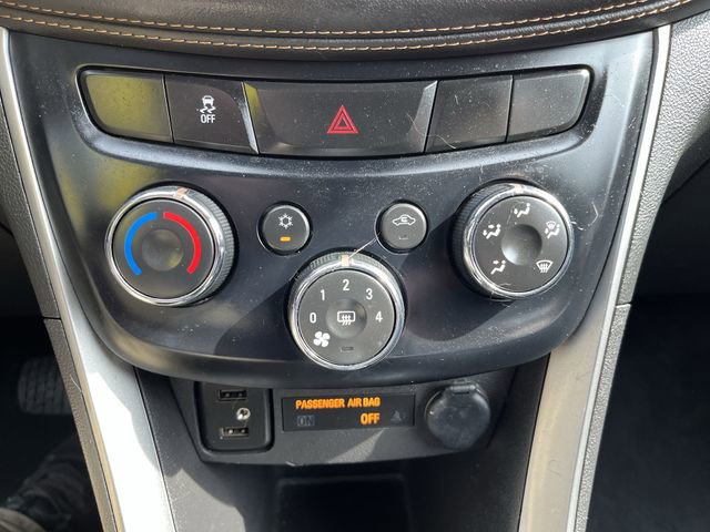Used 2020 Chevrolet Trax LT AWD/4WD image 17