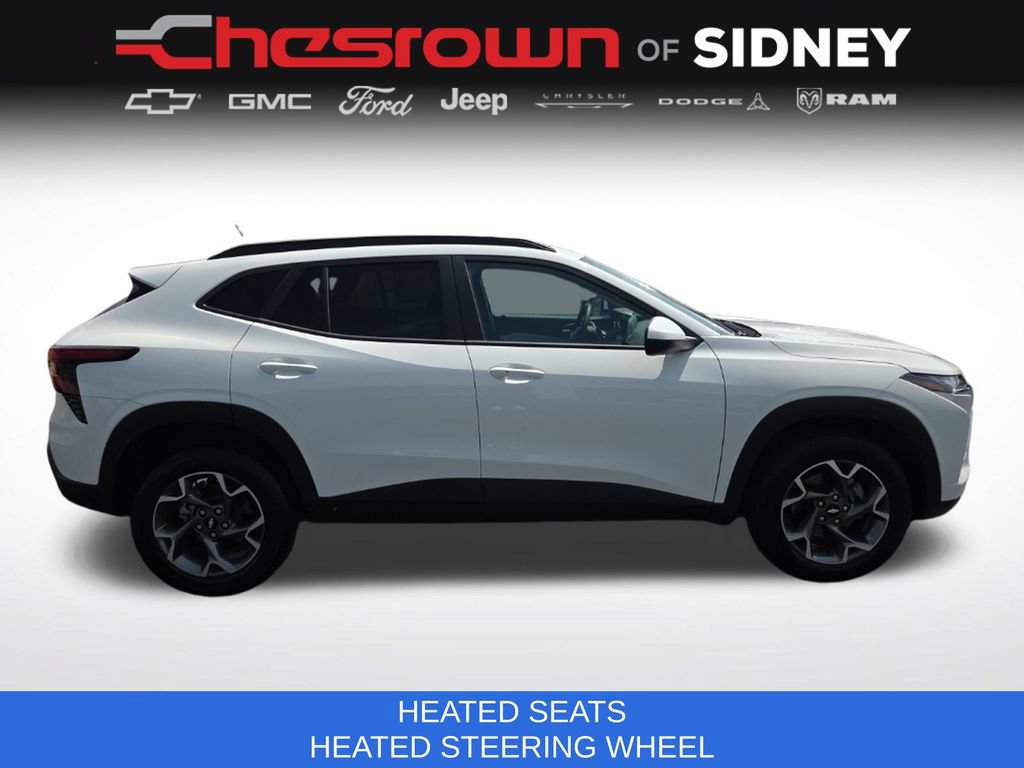 Used 2025 Chevrolet Trax LT w/ LT Convenience Package FWD image 4