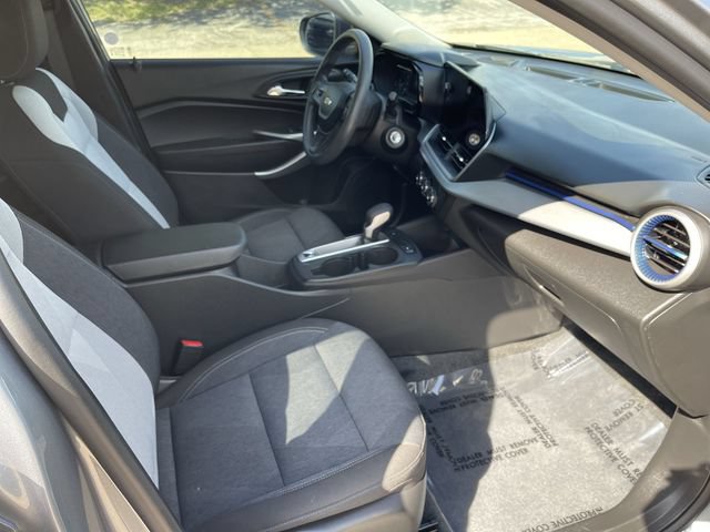 Used 2024 Chevrolet Trax LS FWD image 17