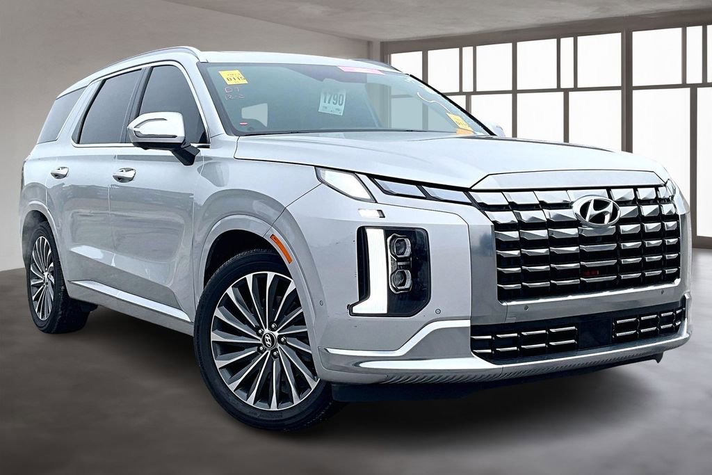 Used 2024 Hyundai Palisade Calligraphy image 3
