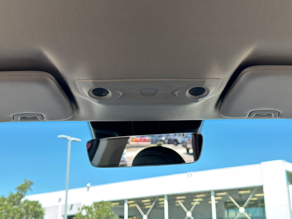 New 2027 VinFast VF 8 Eco AWD/4WD image 22