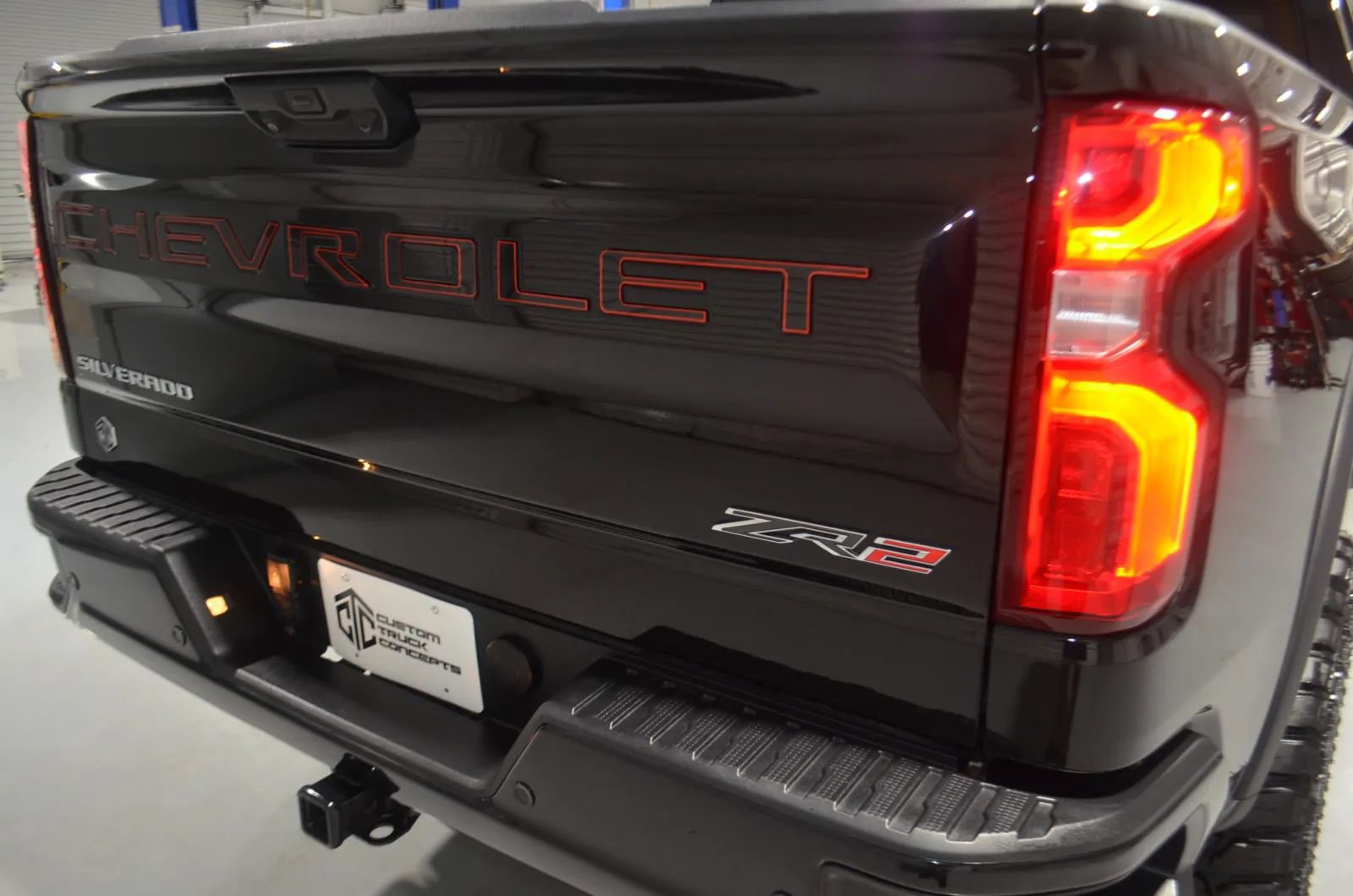 Used 2023 Chevrolet Silverado 1500 ZR2 w/ Technology Package AWD/4WD image 9