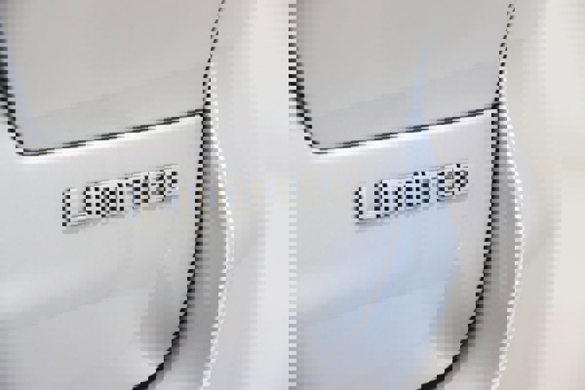 Used 2024 Jeep Grand Cherokee L Limited w/ Luxury Tech Group II image 10