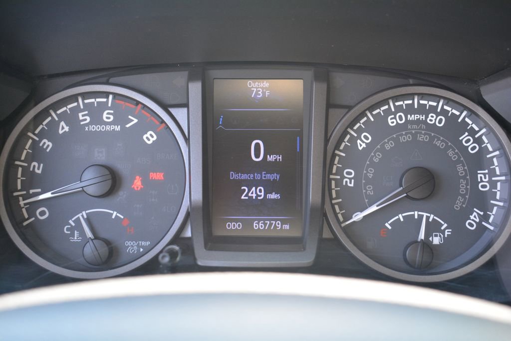 Used 2018 Toyota Tacoma TRD Sport AWD/4WD image 12