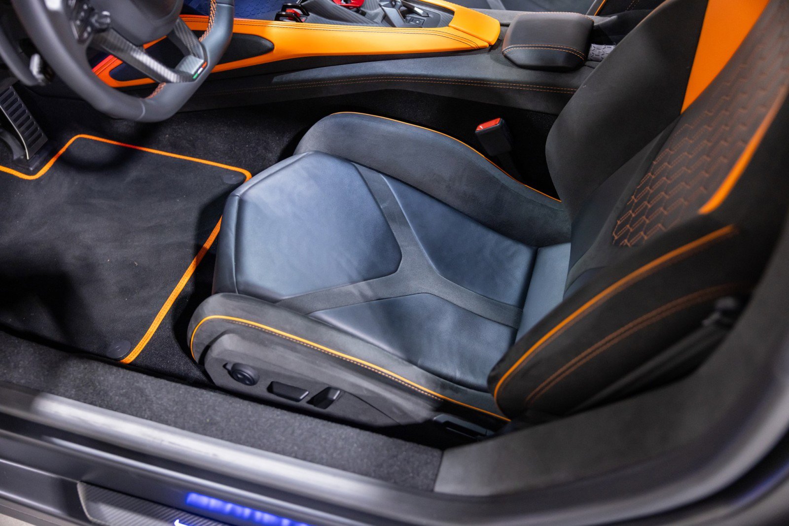Used 2025 Lamborghini Revuelto image 44