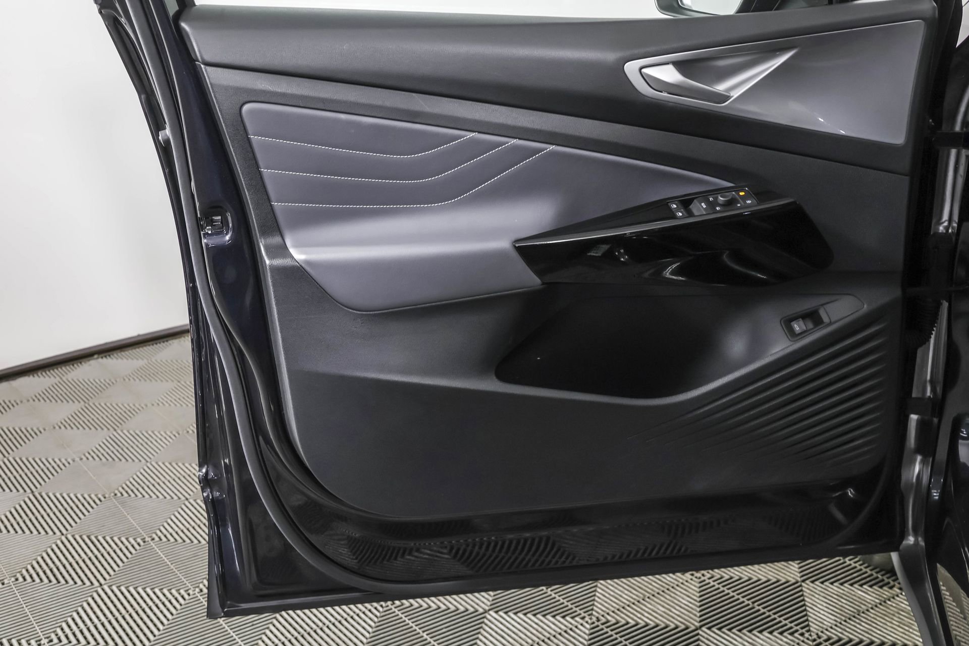 Used 2023 Volkswagen ID.4 Pro S Plus image 33