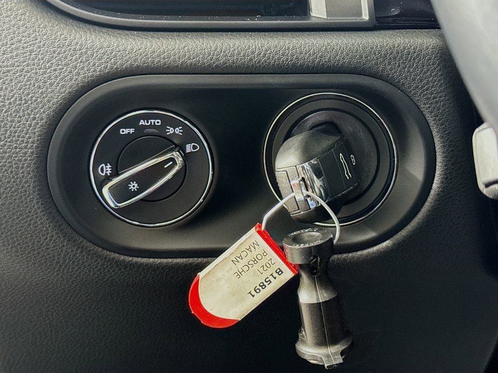 Used 2021 Porsche Macan AWD/4WD image 10