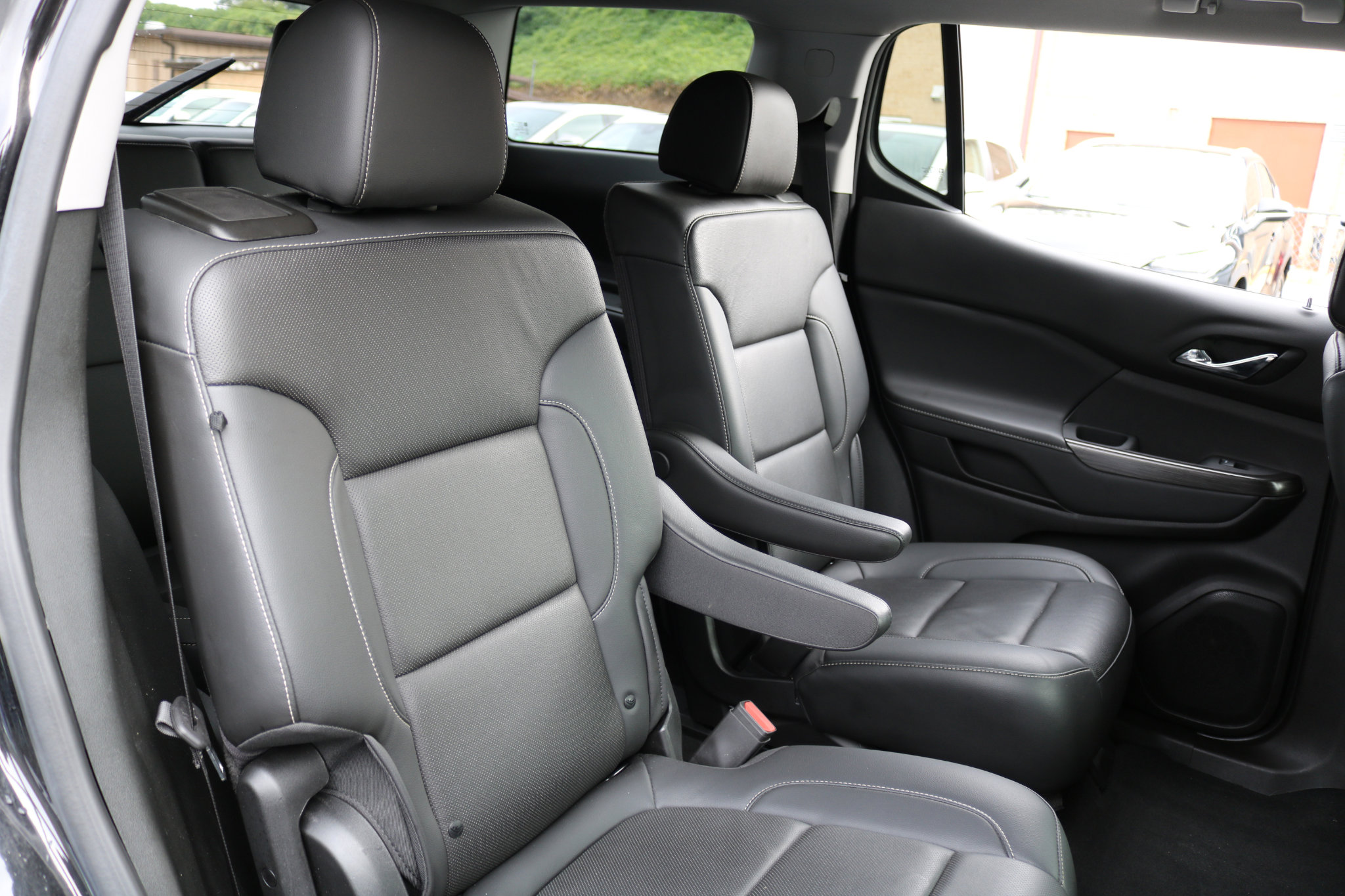 Used 2023 GMC Acadia SLT image 35