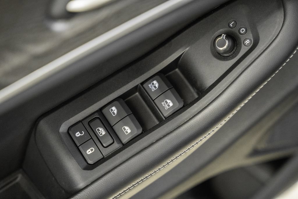 Certified 2023 Jeep Grand Cherokee Limited w/ Black Appearance Package AWD/4WD image 47