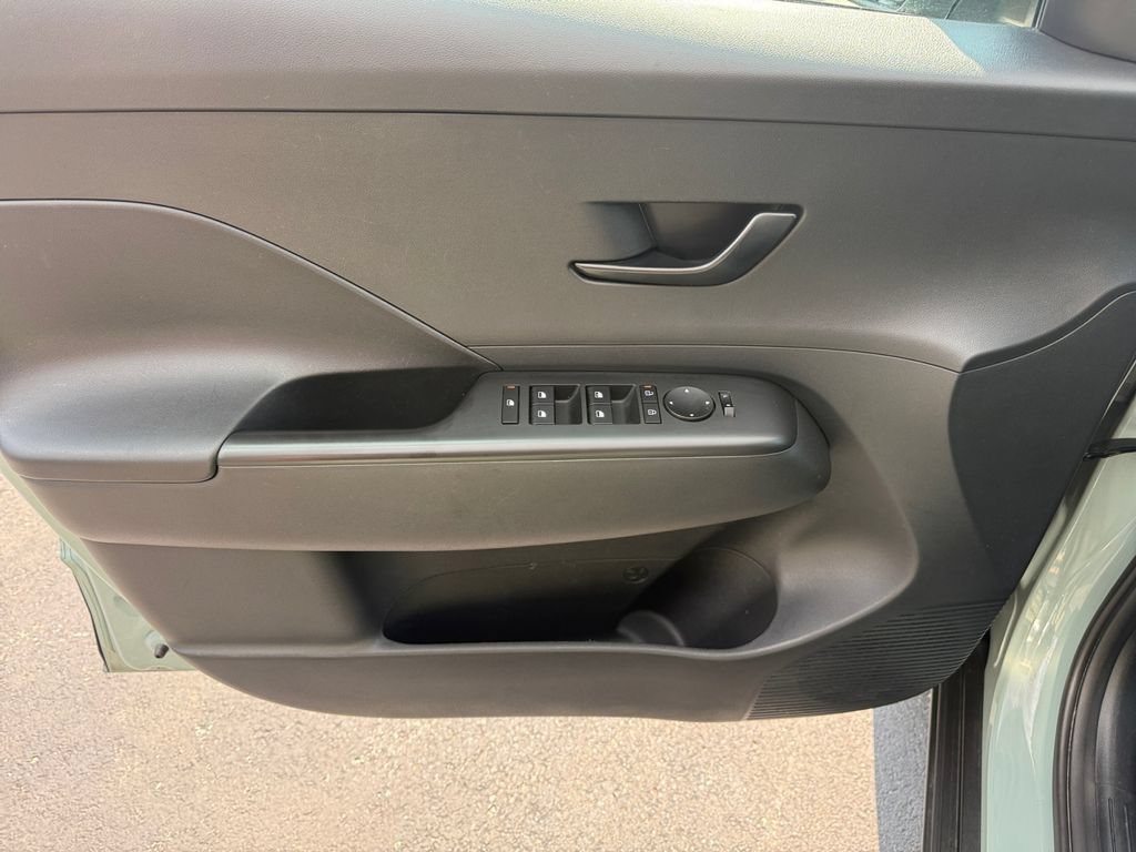Used 2025 Hyundai Kona SEL AWD/4WD image 27
