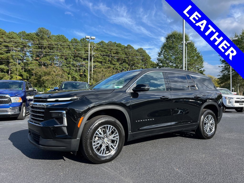 Used 2025 Chevrolet Traverse LT