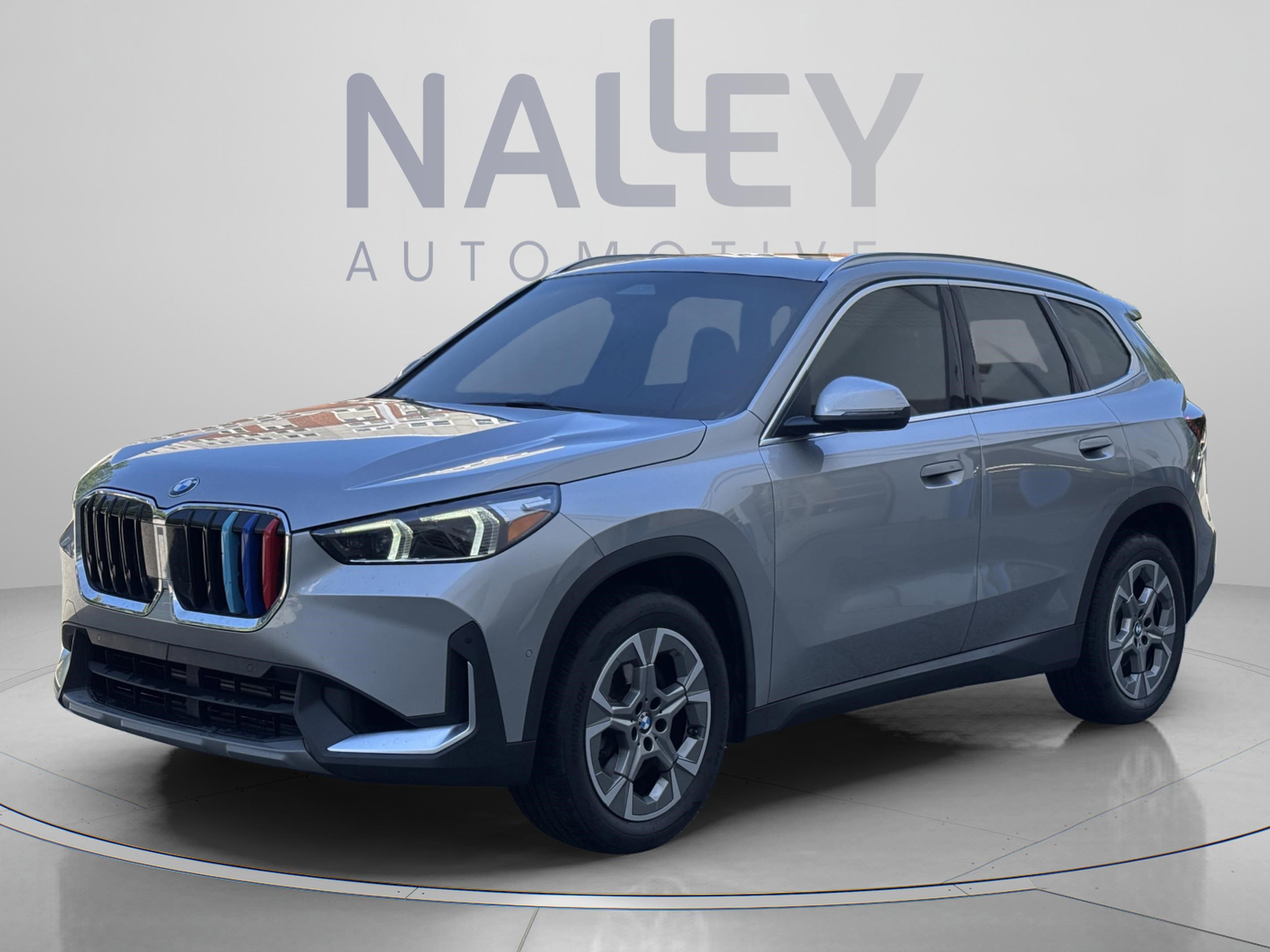 Used 2023 BMW X1 xDrive28i AWD/4WD image 1