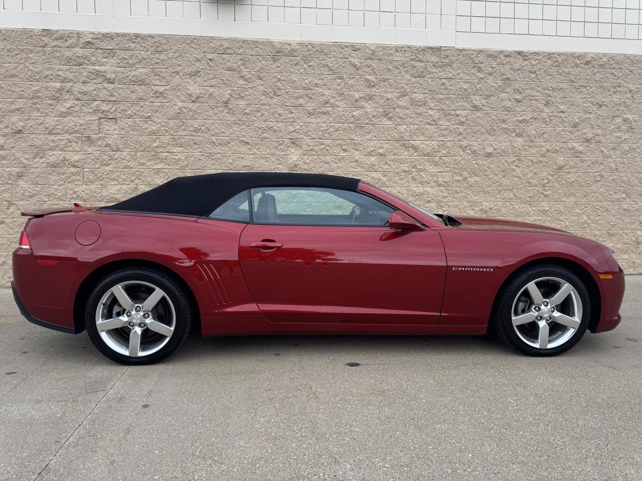 Used 2015 Chevrolet Camaro LT RWD image 14