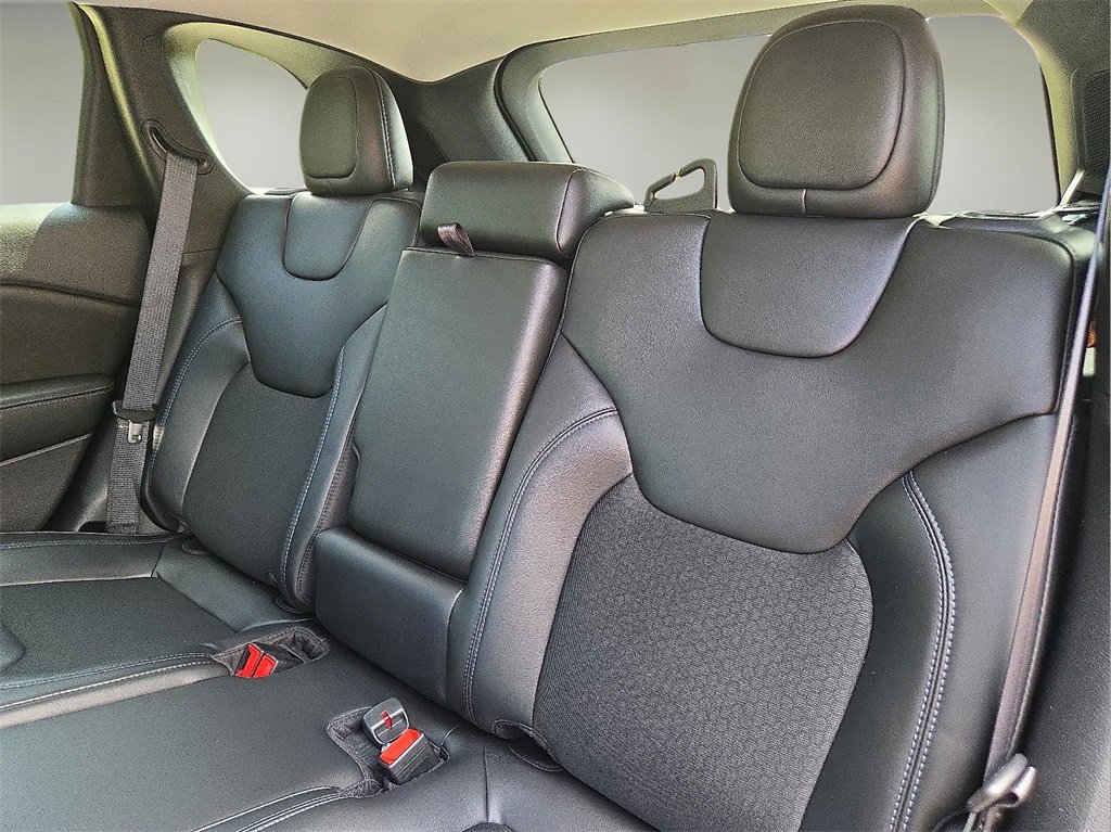 Used 2020 Jeep Cherokee Latitude Plus image 11