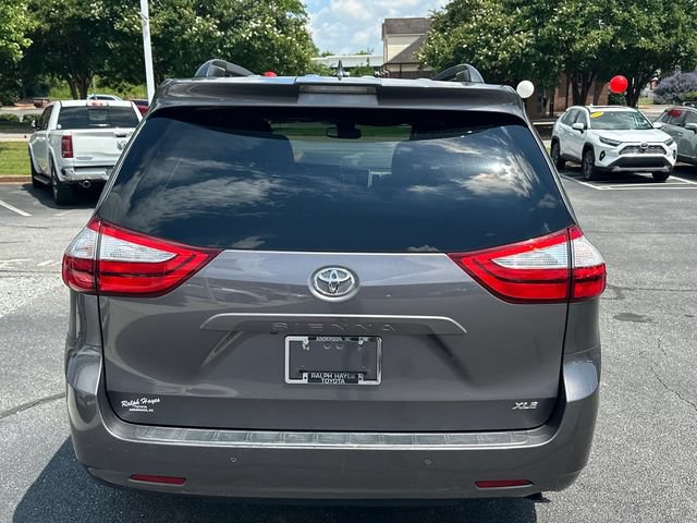 Used 2019 Toyota Sienna XLE w/ XLE Navigation Package FWD image 4