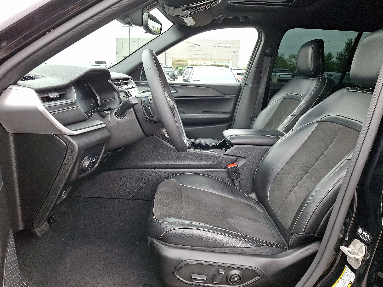 Used 2023 Jeep Grand Cherokee Altitude image 13