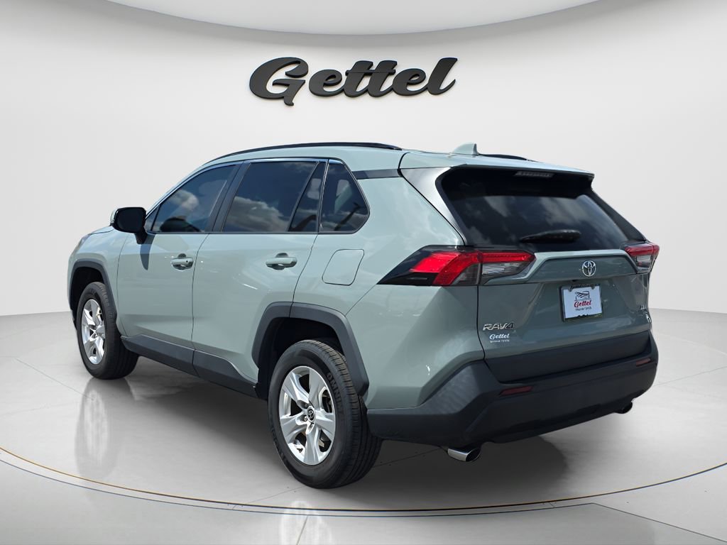 Used 2021 Toyota RAV4 XLE w/ Convenience Package FWD image 6