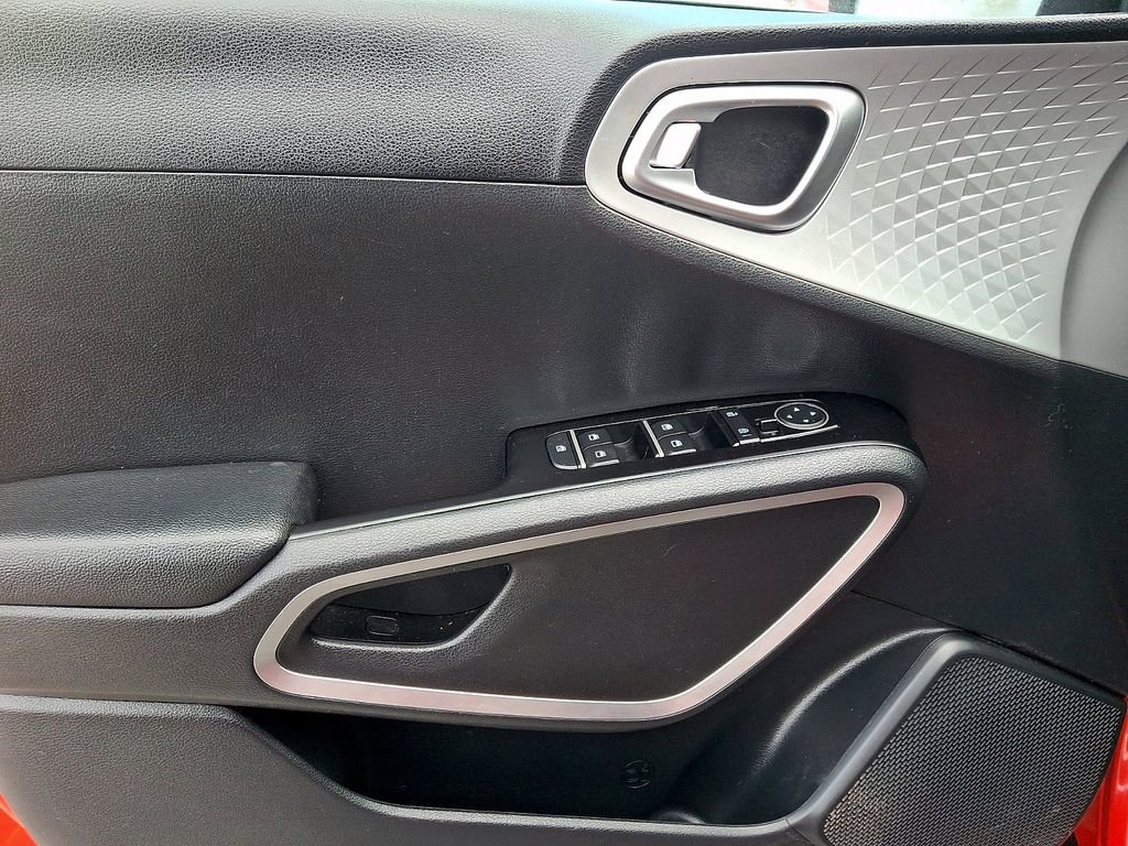Certified 2022 Kia Soul LX image 13