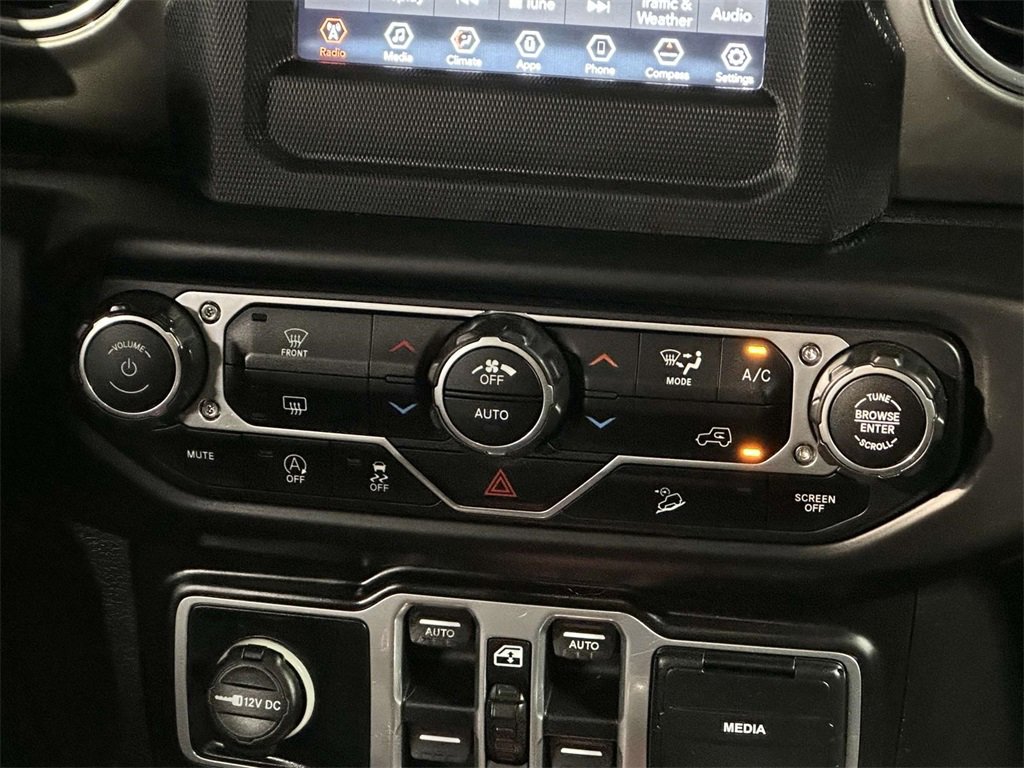 Used 2018 Jeep Wrangler Unlimited Sahara image 18