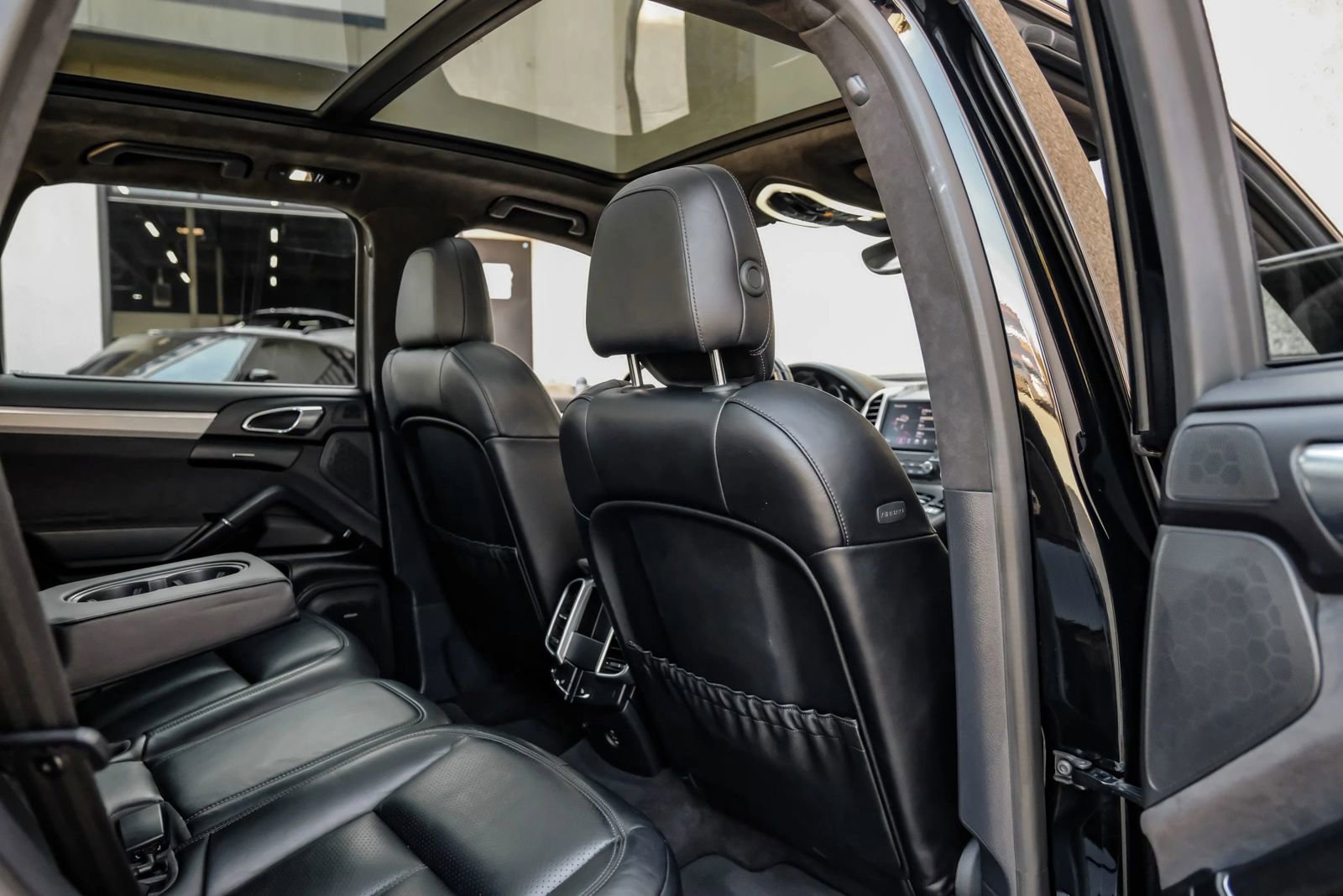 Used 2018 Porsche Cayenne GTS w/ Premium Package Plus image 40