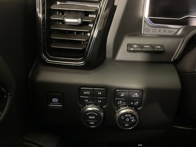 Used 2025 GMC Sierra 1500 AT4 w/ AT4 Premium Package AWD/4WD image 28