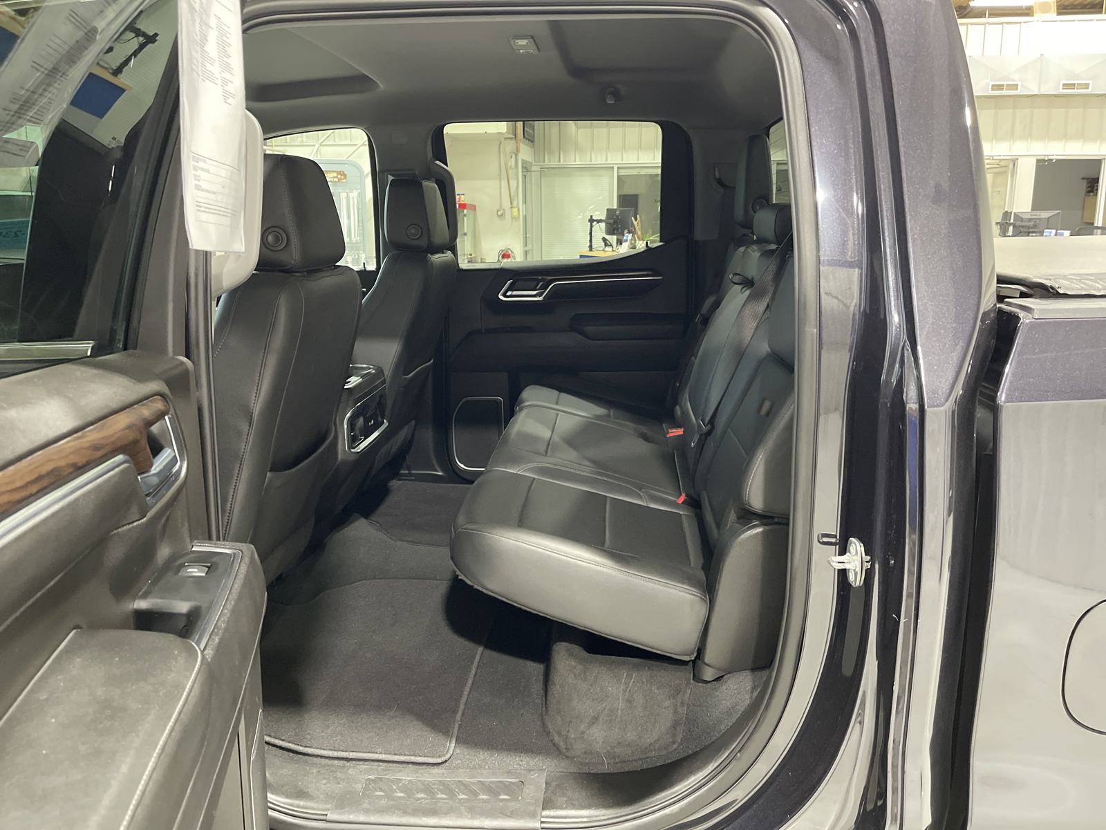 Used 2023 GMC Sierra 1500 SLT w/ SLT Premium Package AWD/4WD image 12