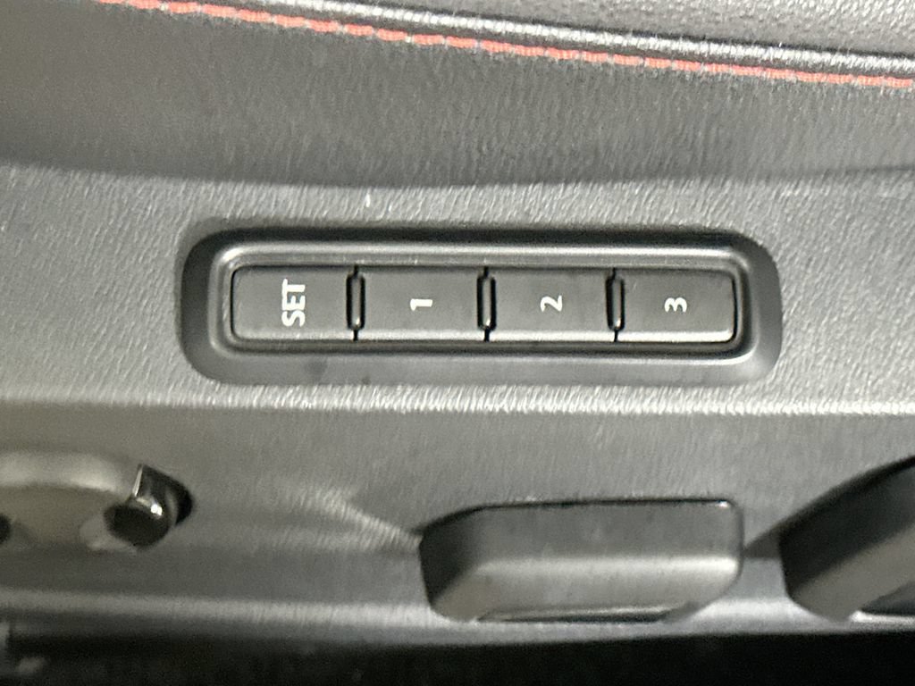 Used 2025 Volkswagen Jetta GLI Autobahn FWD image 21