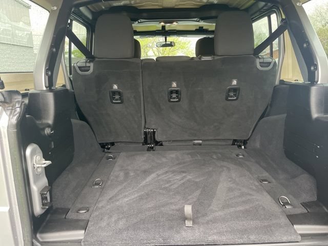 Used 2019 Jeep Wrangler Unlimited Sahara AWD/4WD image 13