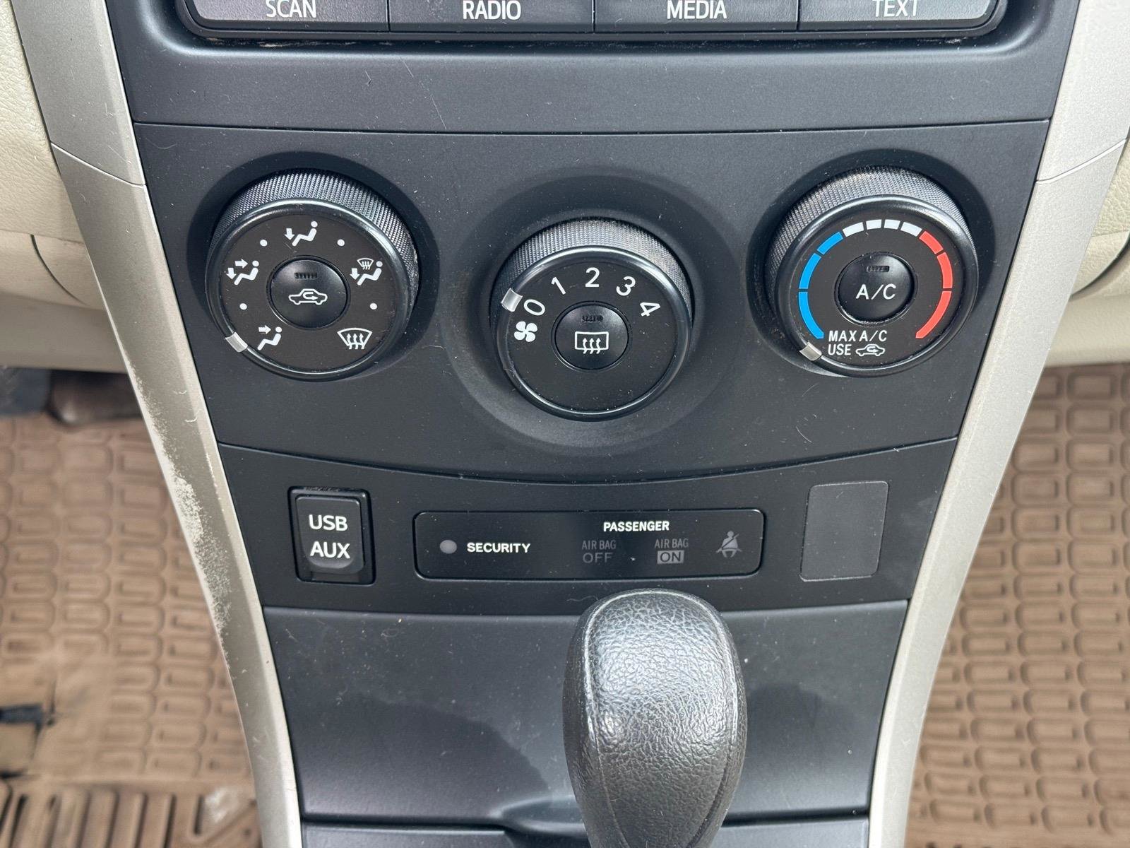 Used 2012 Toyota Corolla L image 10
