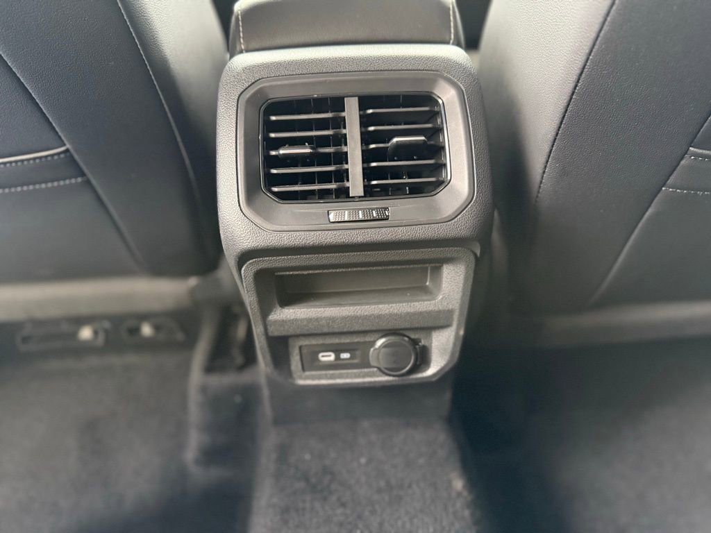 Used 2022 Volkswagen Tiguan SE image 17
