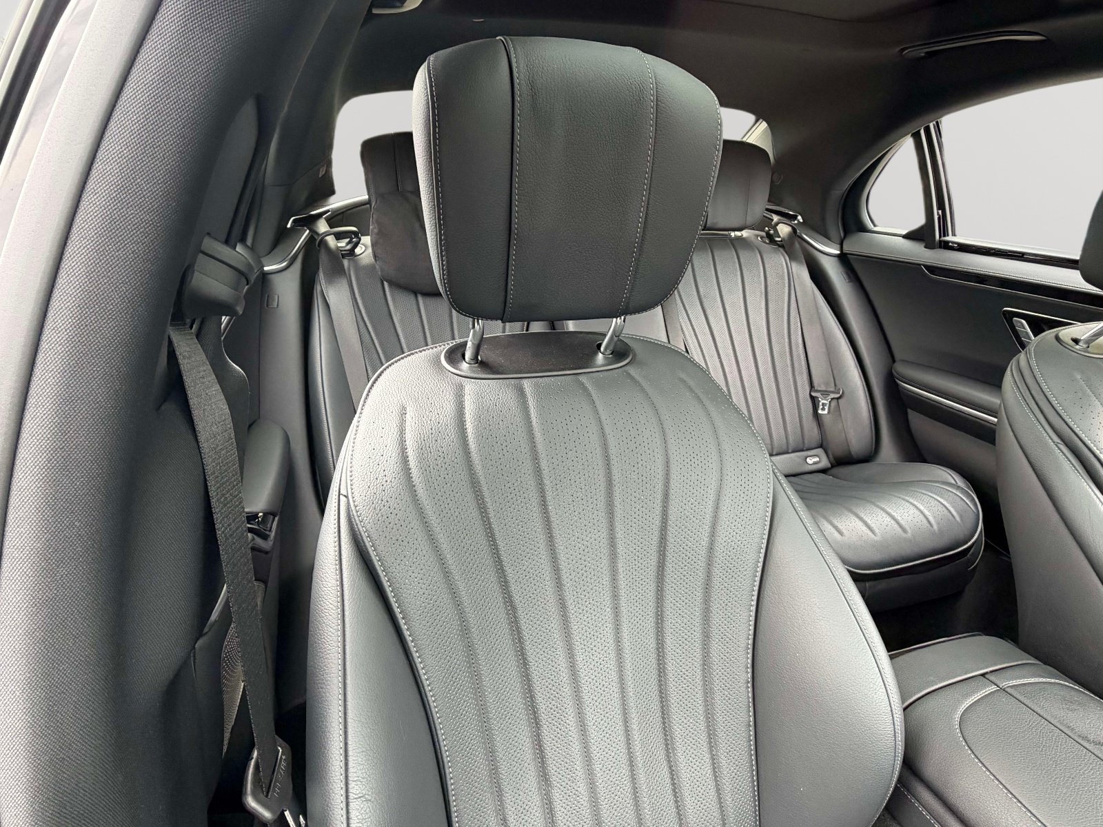 Used 2023 Mercedes-Benz S 500 4MATIC image 28