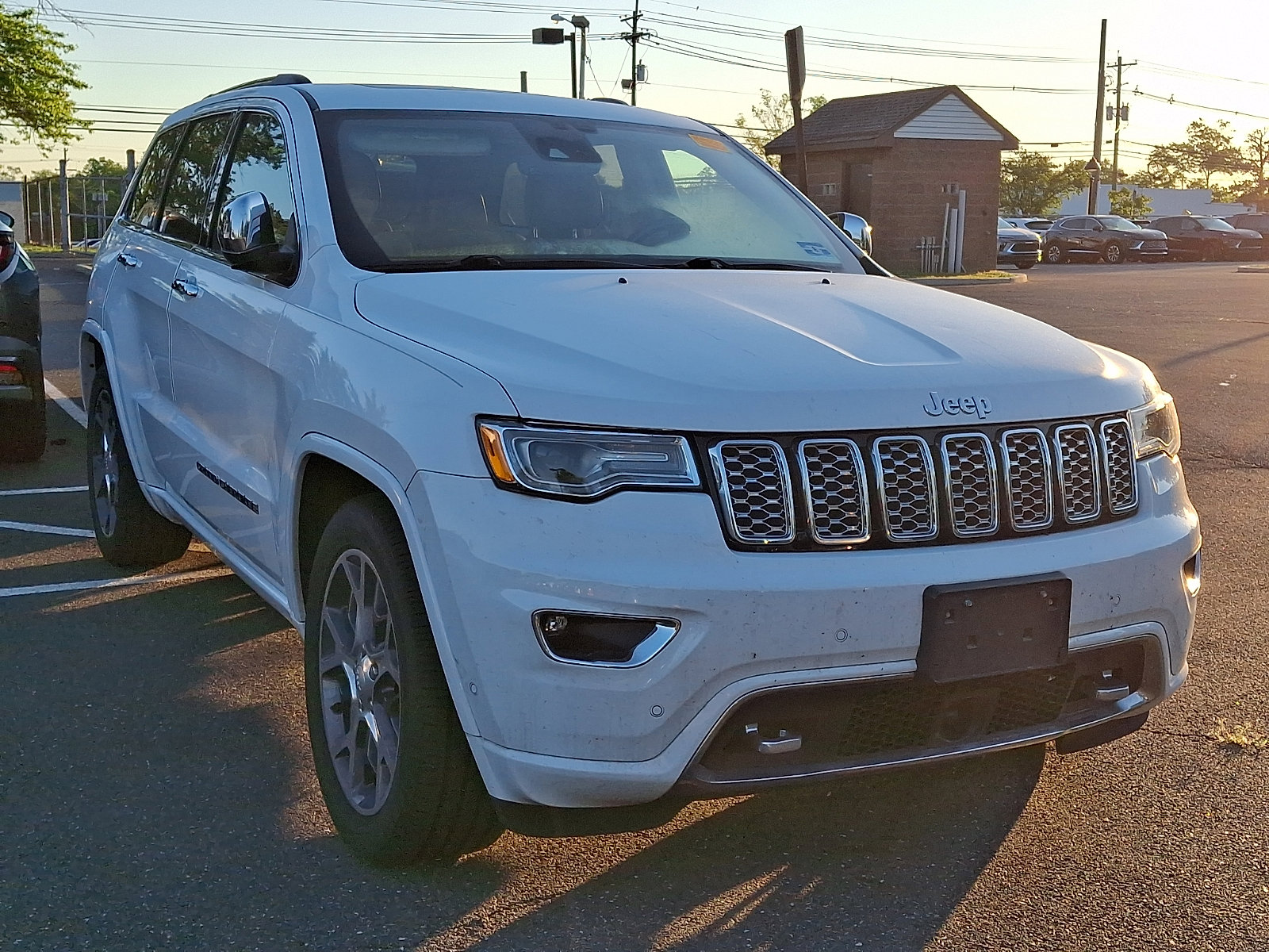 Used 2019 Jeep Grand Cherokee Overland AWD/4WD image 5