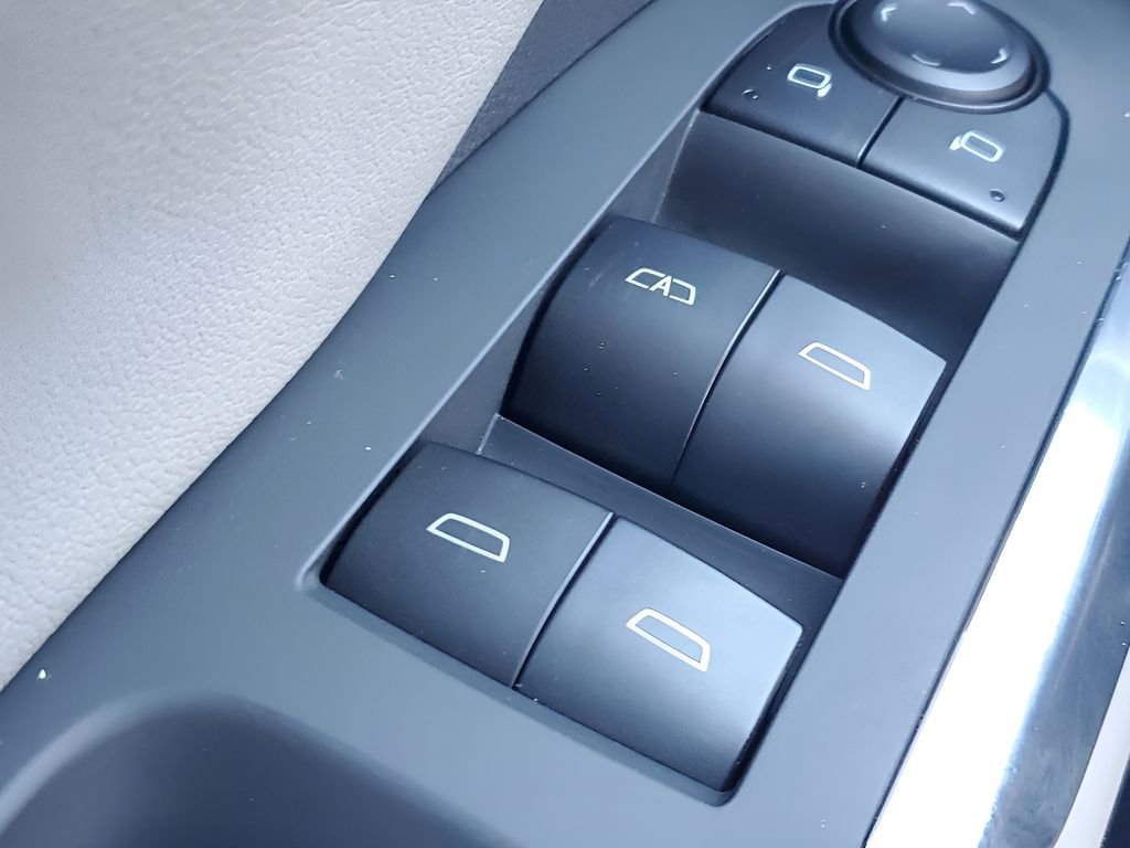 Used 2025 Chevrolet Traverse LT image 34