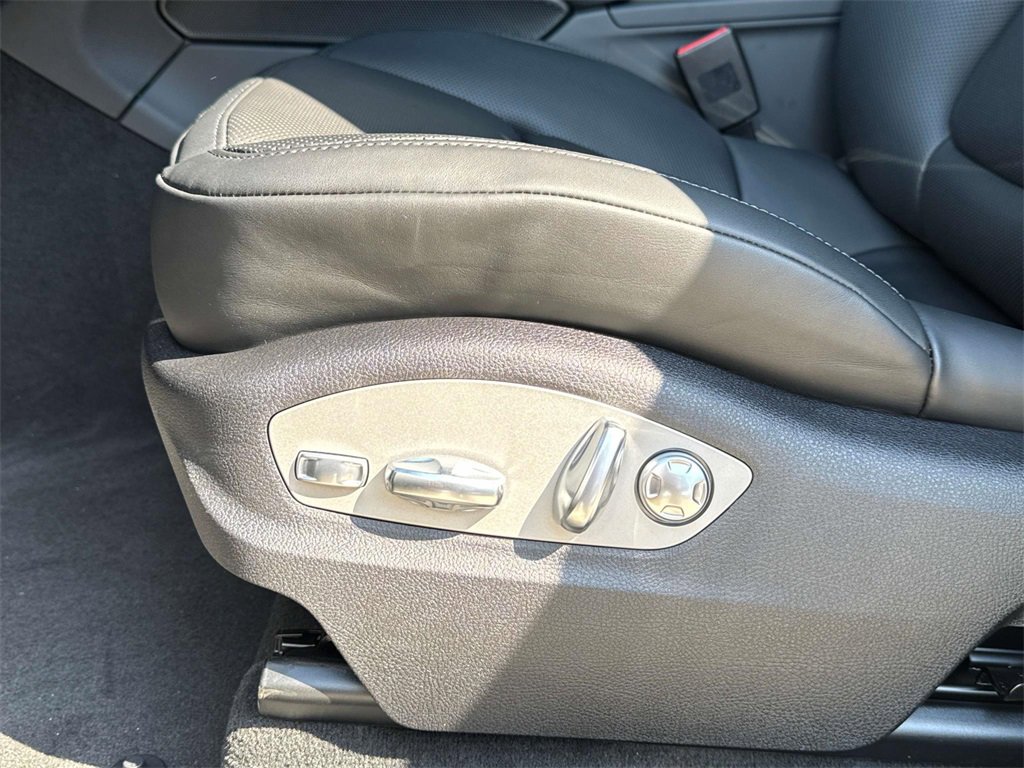 New 2025 Porsche Macan image 14