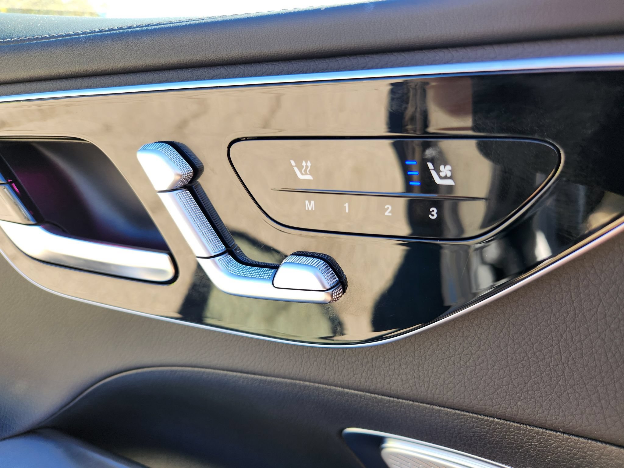 New 2025 Mercedes-Benz C 300 4MATIC Sedan image 18